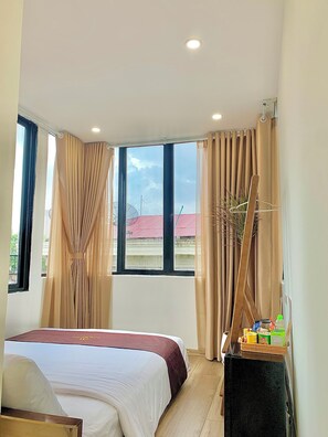Deluxe Double Room, City View - Maison Maravelle Hotel (Ha Noi)