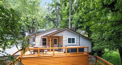 Knotty Pine Cottage-Cozy, Hot Tub, Pet Friendly!