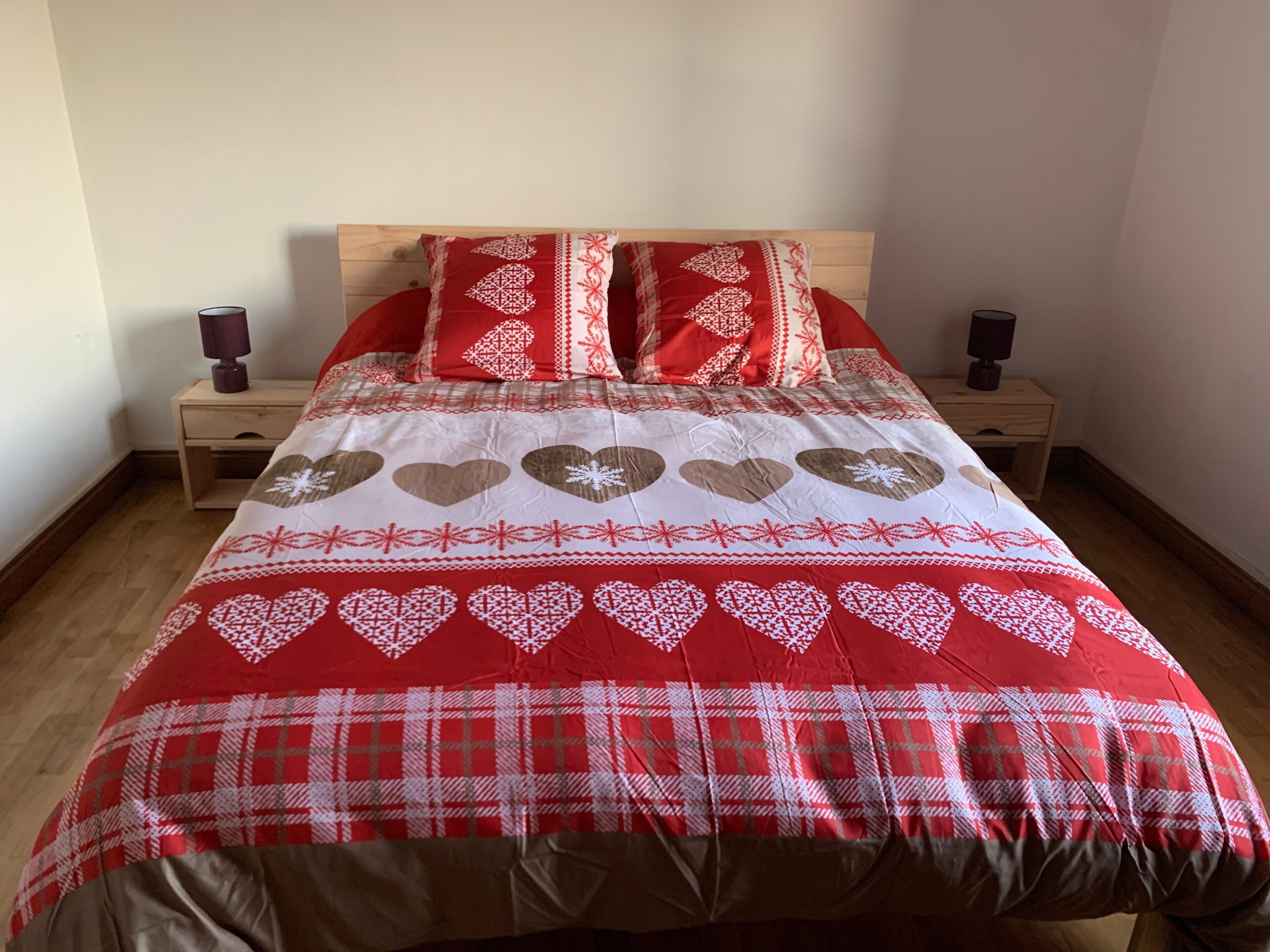 3 makuuhuonetta, silitysrauta/-lauta