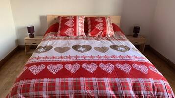 3 makuuhuonetta, silitysrauta/-lauta