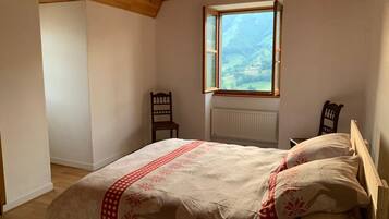 3 bedrooms, iron/ironing board