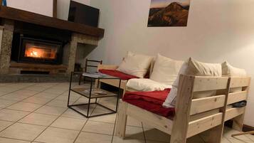 Télévision, cheminée