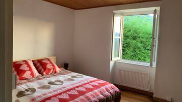 3 bedrooms, iron/ironing board