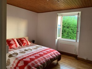 3 Schlafzimmer, Bügeleisen/Bügelbrett