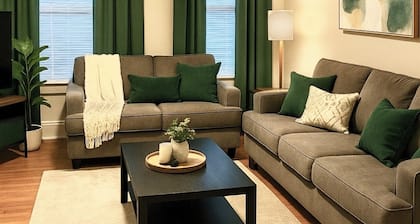 Downtown 3BR Walkable Home Near UW, Stadium, Restaurants + Free Parking