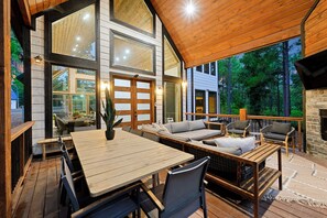 屋外ダイニングエリア