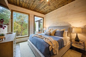 3 bedrooms, iron/ironing board, travel crib, free WiFi