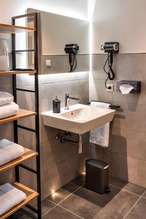 Regadera y secadora de cabello 