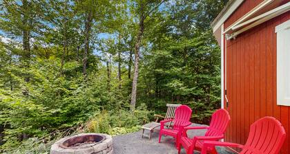 Convenient tiny house w/ trail access, firepit, gas grill, wifi, window a/c, w/d