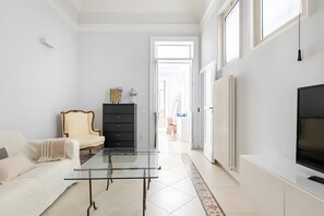 Télévision, chaîne hi-fi