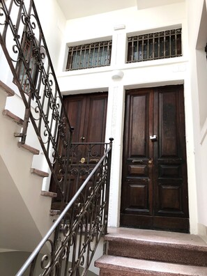 Interior - Apartment 'Bouquet' with Balcony, Wi-Fi and Air Conditioning (Catania)