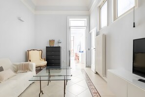 TV, stereo - Apartment 'Bouquet' with Balcony, Wi-Fi and Air Conditioning (Catania)