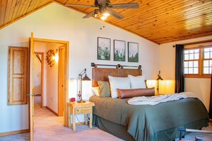 3 bedrooms, Internet, bed sheets - Welcome to your perfect getaway on the serene shores of Lake Eau Claire! (Augusta)