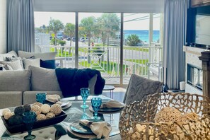 TV - Gorgeous townhouse, plenty of space, family-friendly & close to everything (Destin)