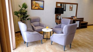 Family Twin Room, City View | Living area
