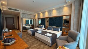 Caja fuerte, escritorio, espacio para trabajar con un portátil