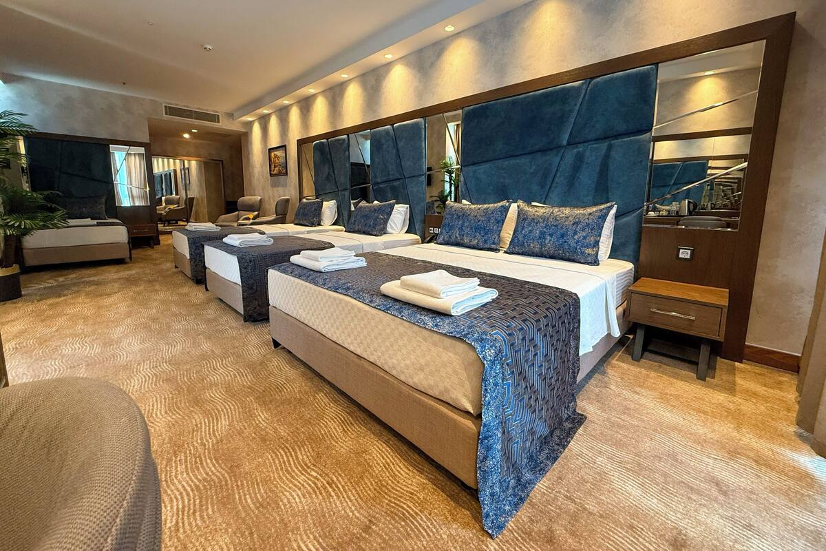 Executive Suite, City View | In-room safe, desk, laptop workspace, blackout drapes