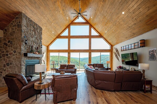 Smart-TV, Kamin, Arbeitsbereiche