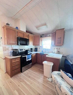 Fridge, microwave, oven, stovetop - Roomy 2 Bed home in Sarasota Resort; near Siesta Key Beach! Includes golf cart. (Sarasota)