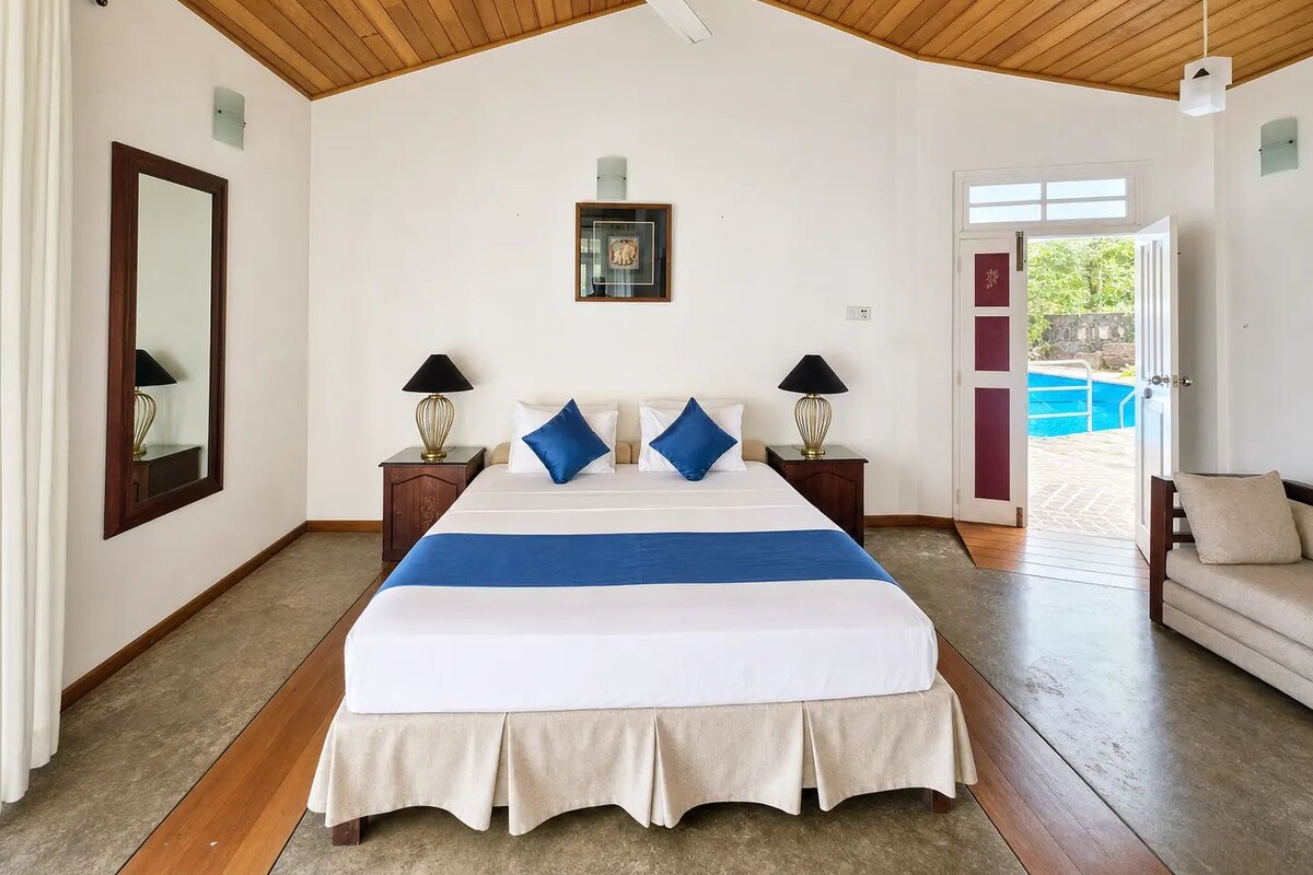 Double Room, 1 King Bed, Mountain View | Egyptian cotton sheets, premium bedding, desk, soundproofing
