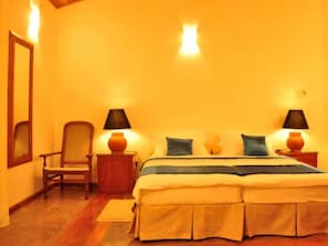 Quarto casal luxo, vista para a montanha | Escrivaninha