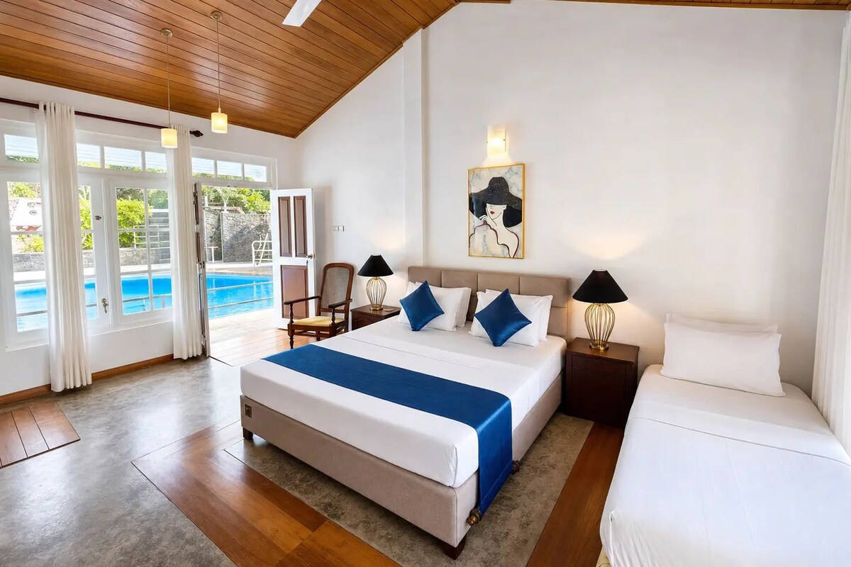 Triple Room, Mountain View | Egyptian cotton sheets, premium bedding, desk, soundproofing