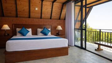 パノラミック キャビン ベッド (複数台) マウンテンビュー | デスク