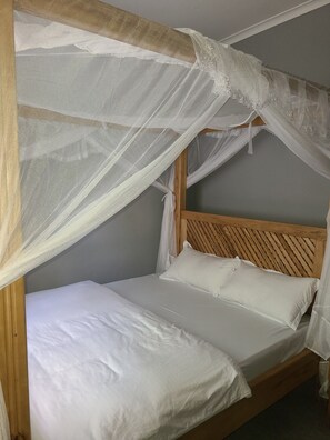 Standard Double Room | Free WiFi - MEULY FAMILY LODGE (Arusha)