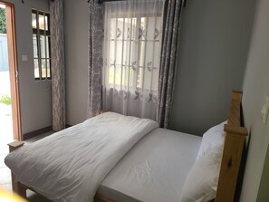 Standard Double Room | Free WiFi - MEULY FAMILY LODGE (Arusha)