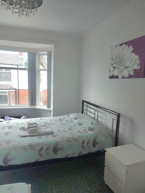 3 bedrooms, iron/ironing board, WiFi
