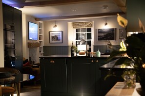Cottage | Bar (on property) - Hilltop Cottage (Conwy)