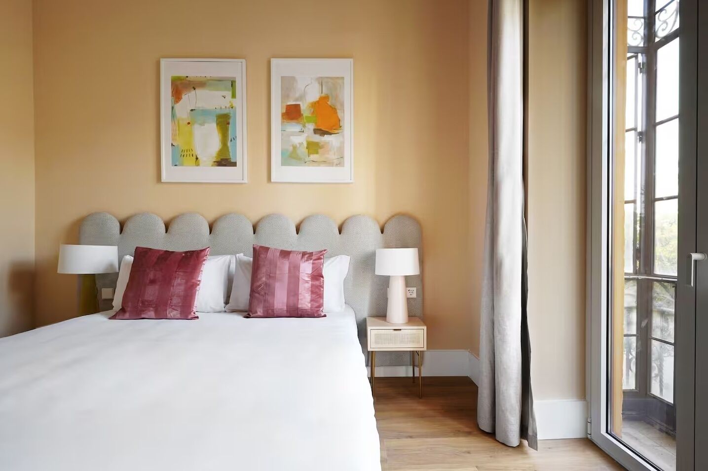 3 habitaciones, caja de seguridad en la habitación y escritorio 