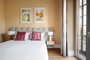 3 slaapkamers, een kluis op de kamer, een bureau