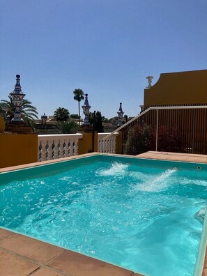 Outdoor pool - Exceptional apartments  in delightful Sevilla with rooftop terrace and pool! (Sevilla)