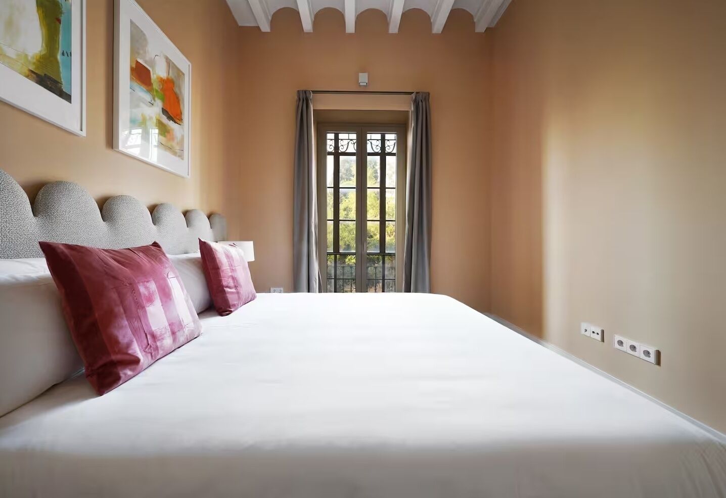 3 bedrooms, in-room safe, desk, iron/ironing board