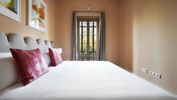 3 slaapkamers, een kluis op de kamer, een bureau