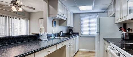 Refrigerador, microondas, horno y lavavajillas