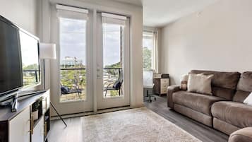 Televisor, taula de tennis de taula i impressores