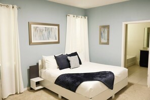 5 bedrooms, WiFi - Solterra Resort 5BR Pool Villa (Davenport)