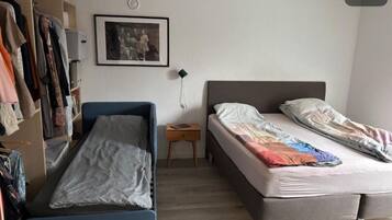 3 makuuhuonetta, silitysrauta/-lauta, Wi-Fi, vuodevaatteet