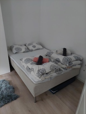 3 quartos, ferros/tábuas de passar roupa, Wi-Fi, roupa de cama