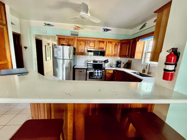 Exclusive Condo, Air conditioning, Beach View | Private kitchen | Full-size fridge, microwave, oven, stovetop