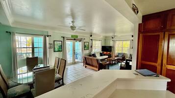 Exclusive-Apartment, Klimaanlage, Strandblick | Wohnbereich