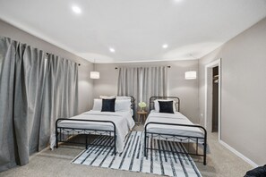 3 bedrooms, in-room safe, iron/ironing board, free WiFi