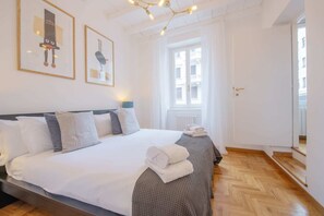 Skrivebord, strykejern/-brett, wi-fi (inkludert) og sengetøy