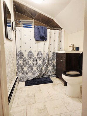 Hårføner, håndklær, såpe og toalettpapir