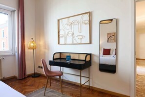 Ferros/tábuas de passar roupa, Wi-Fi de cortesia, roupa de cama