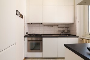 Kühlschrank, Herdplatte, Geschirrspüler