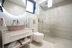 Deluxe Suite | Bathroom