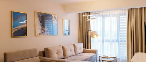 Deluxe Suite | Free WiFi